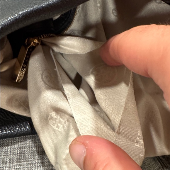 Tory Burch Bag Amanda Foldover Black Convertible Crossbody - Picture 16 of 17